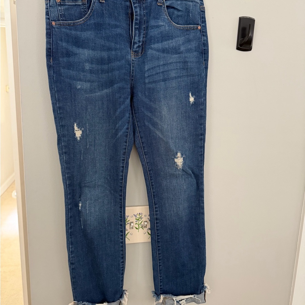 Classic Distressed Ankle Jeans in Blue